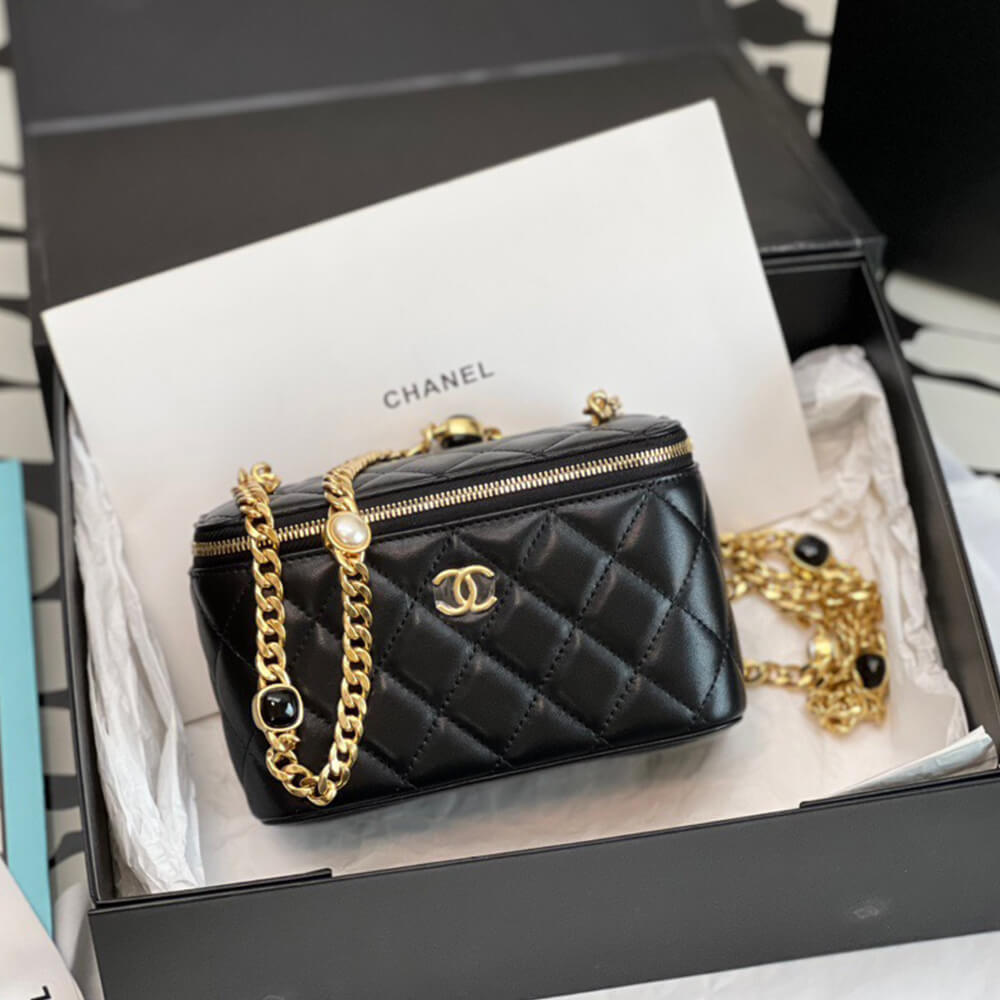 Ch*el vanity with chain