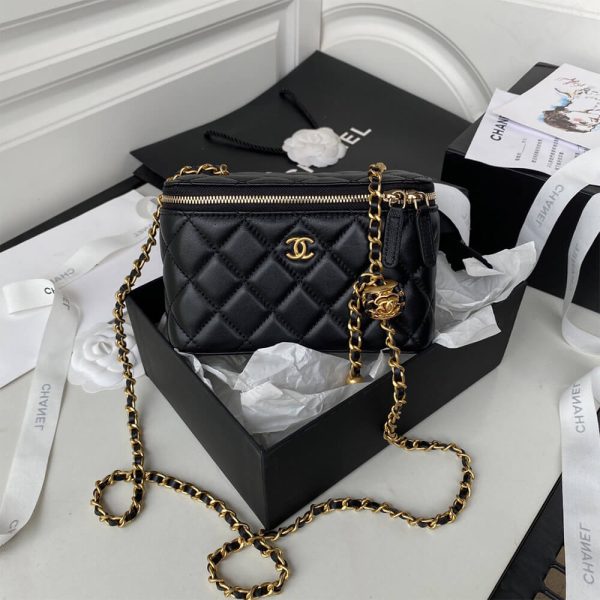 Ch*el vanity with chain