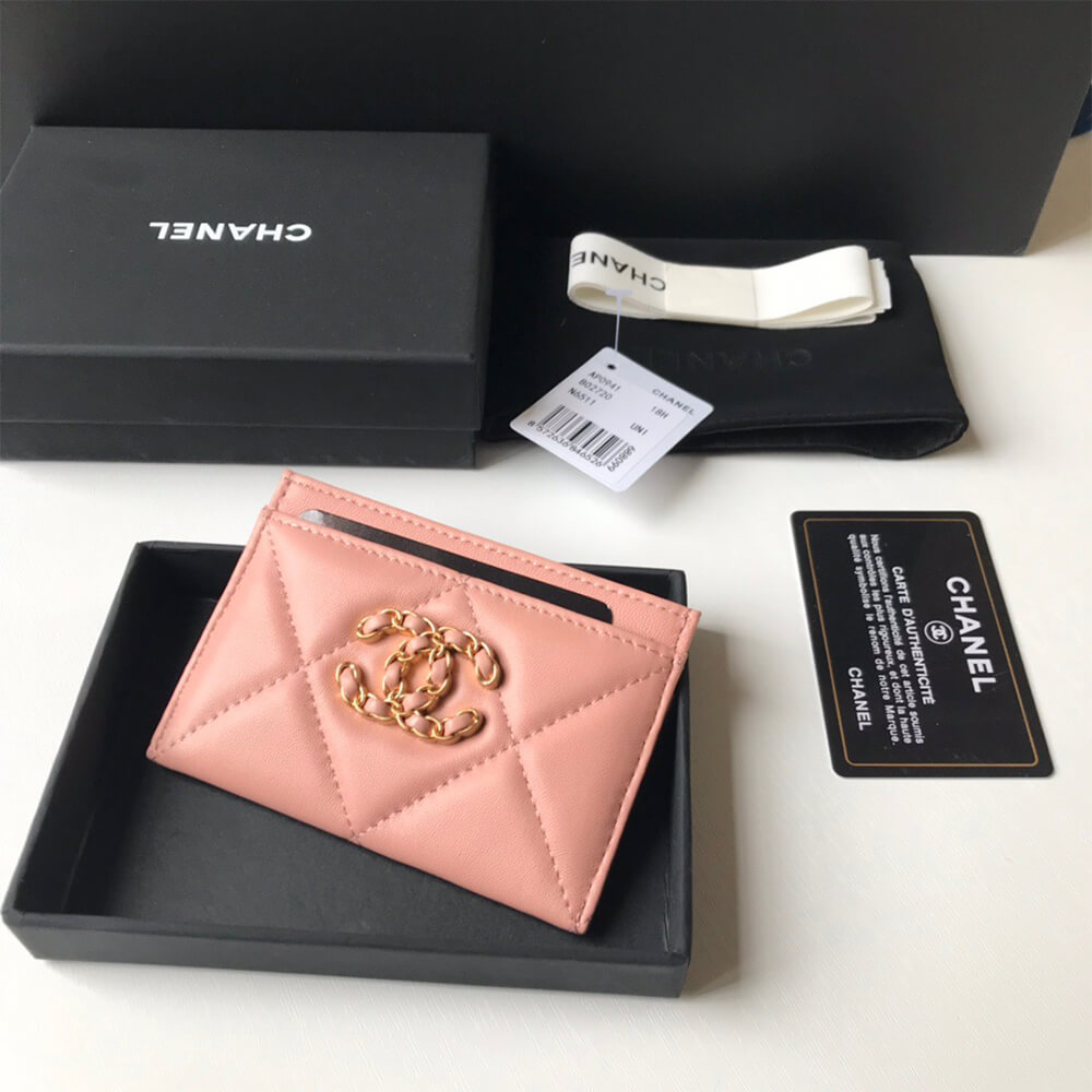 Ch*el 19 card holder