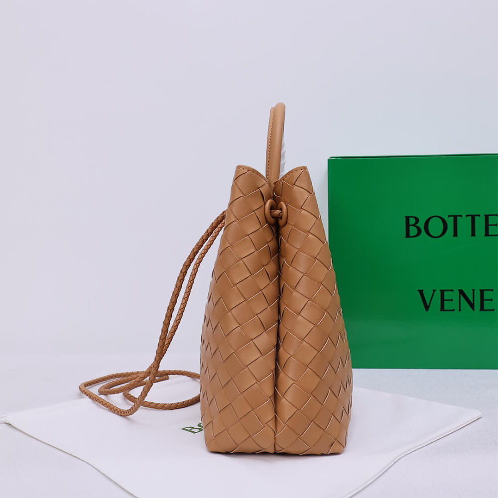 bo*te*ga Ve*ne*ta medium andiamo