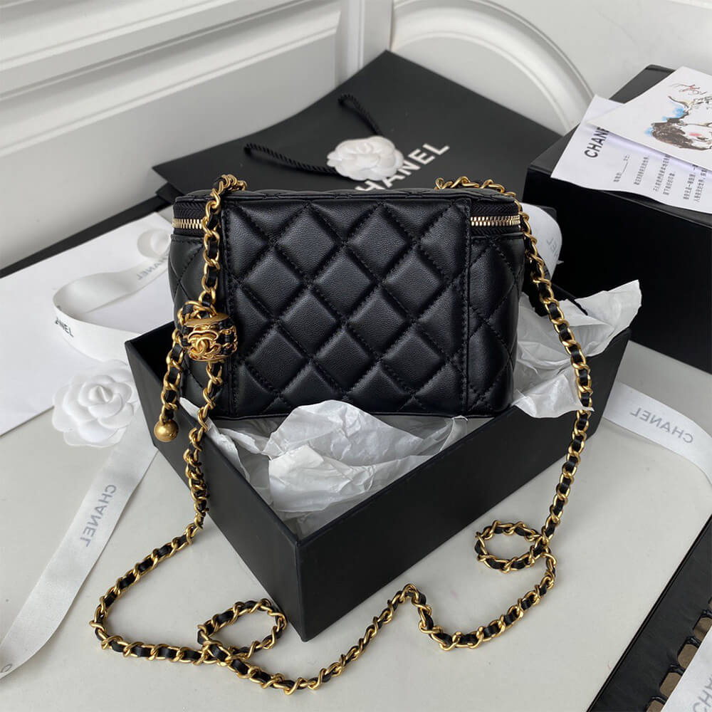 Ch*el vanity with chain