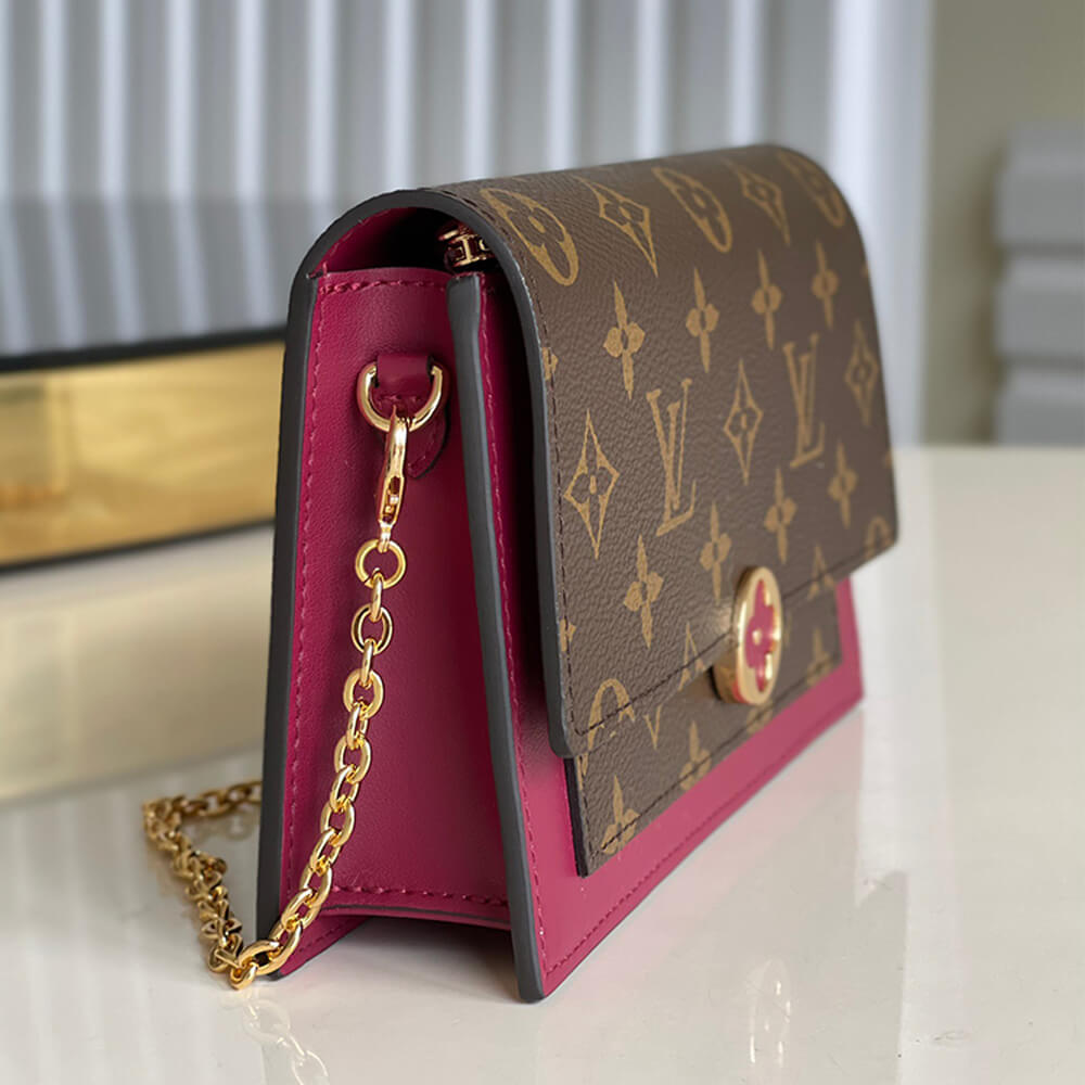 l**is V*t*n flore chain wallet